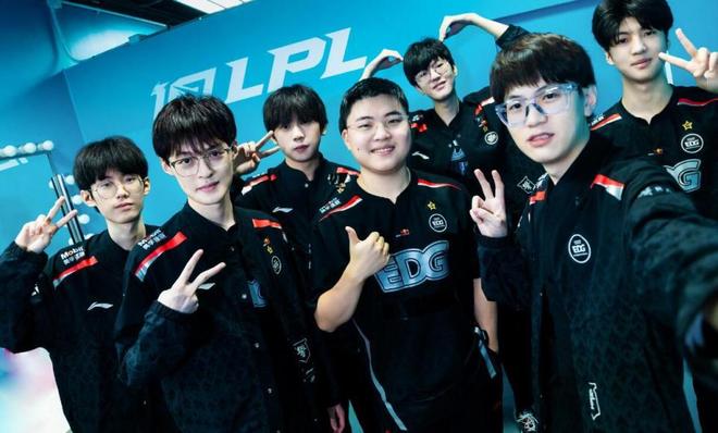 现出的出色 现出的出色