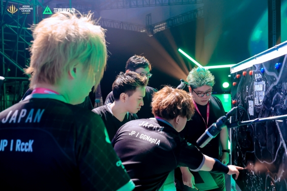 与此同时 与此同时