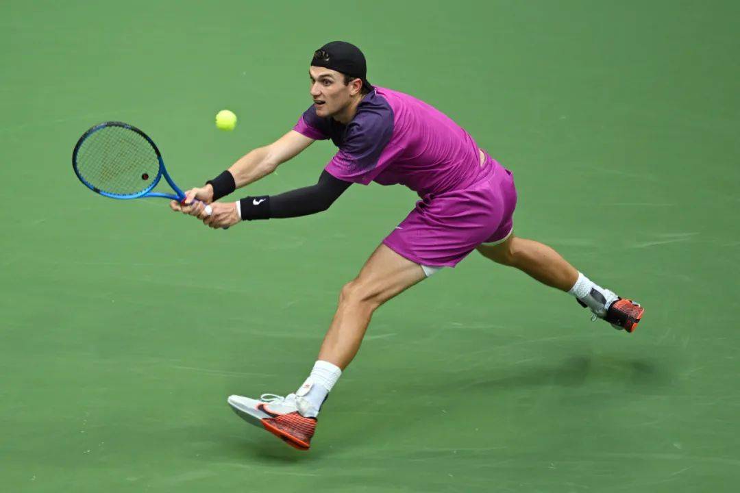 足壇聲名卓 足壇聲名卓